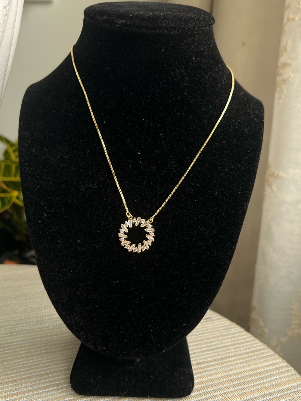 🩷-Gold crystal Circle wreath Pendant Necklace